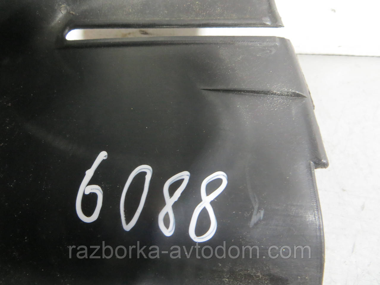 Тримач (пластик) задньої полиці правий Peugeot 307 (2001-2008) ОЕ: 9642754377