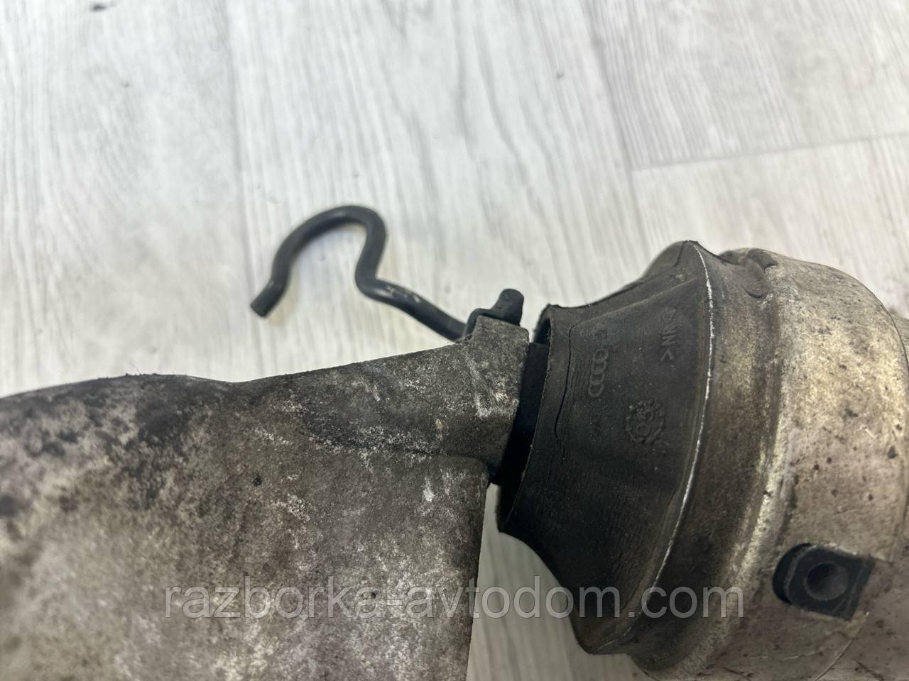 Кронштейн/кріплення подушки лівої Skoda Superb 1 (02-08) OE: 8d0199307p