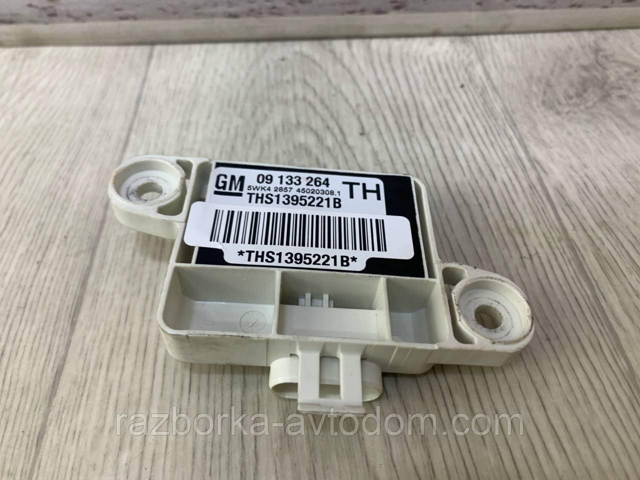 Датчик удару передній правий Opel Zafira A OE:9133264