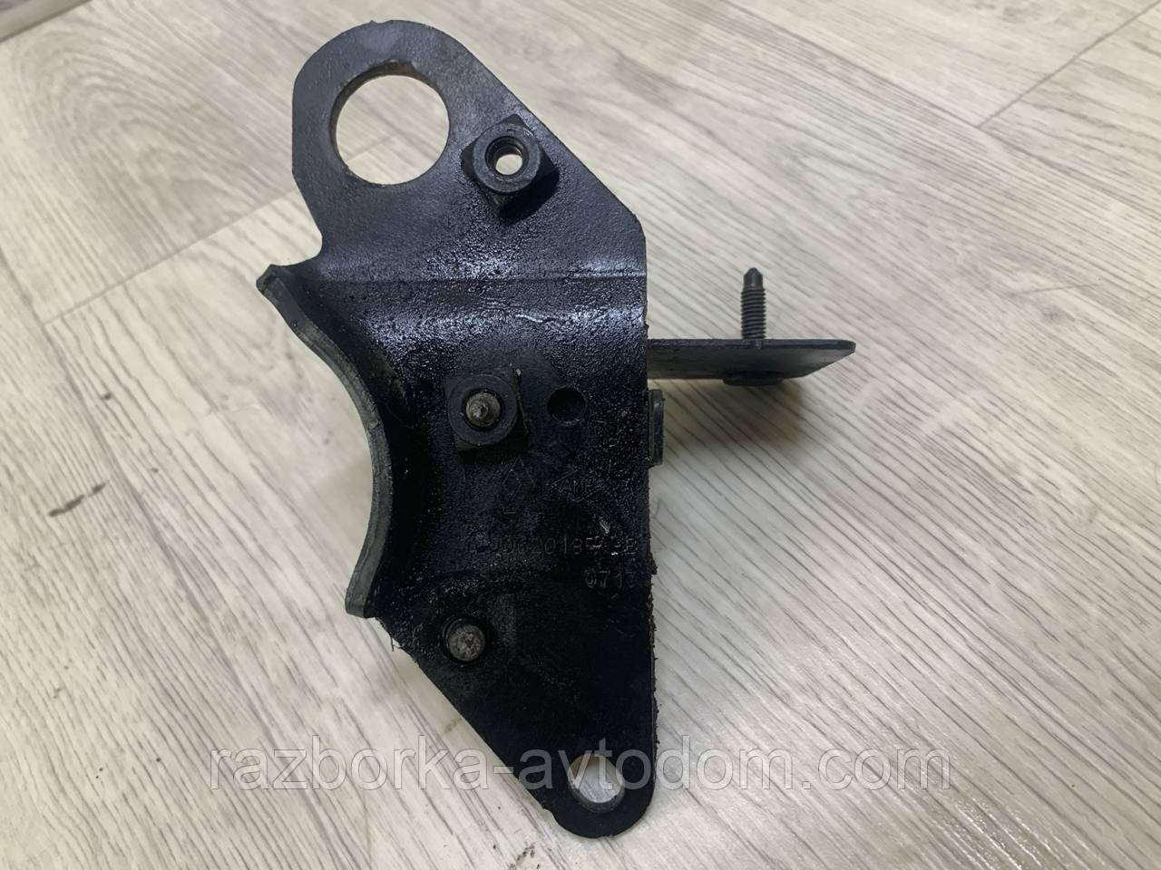 Кронштейн двигуна 1,6DCI Renault Megane 3, Scenic 3, Trafic 3 OE:241375520R