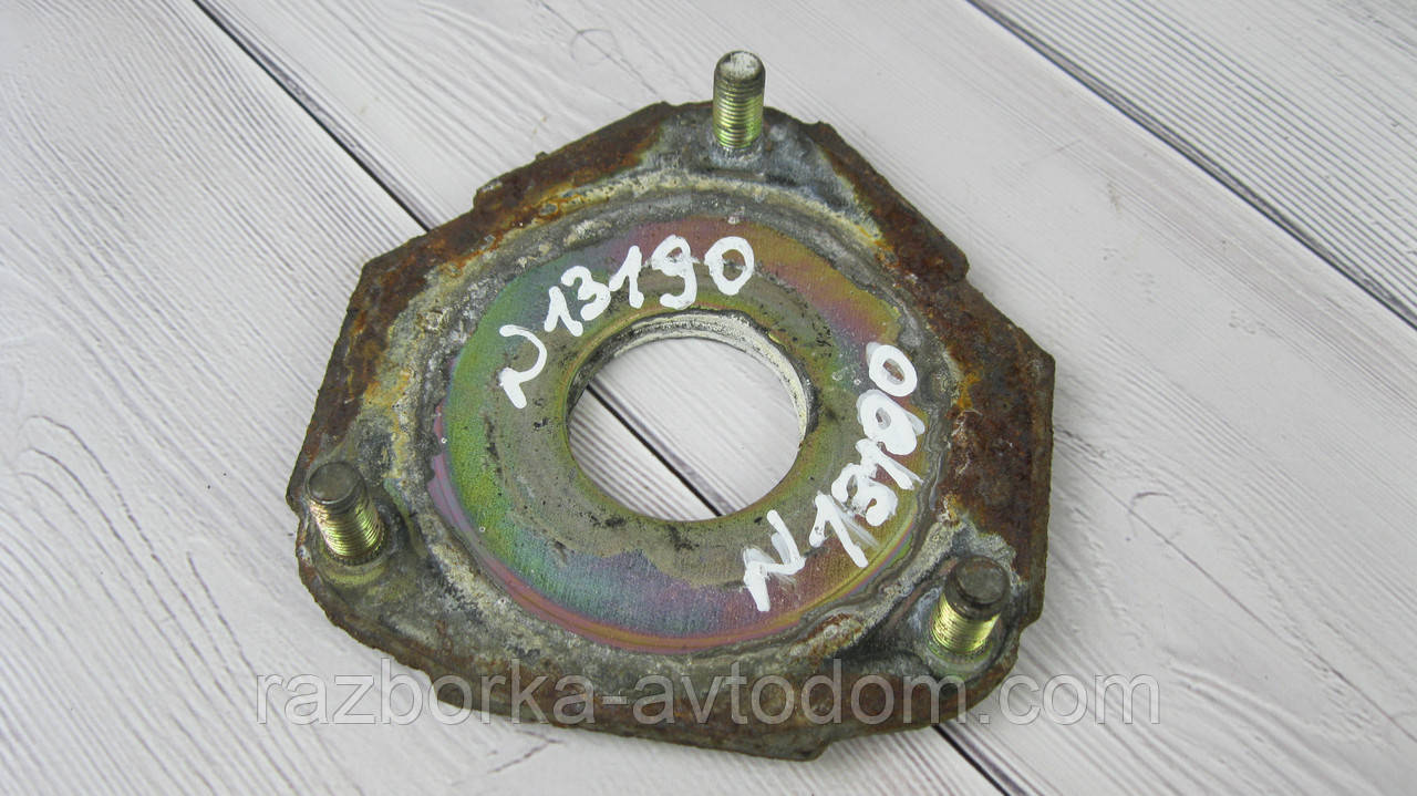 Кронштейн чашка опори переднього амортизатора Nissan X-Trail T30 (2001-2007) OE:54322-4U010