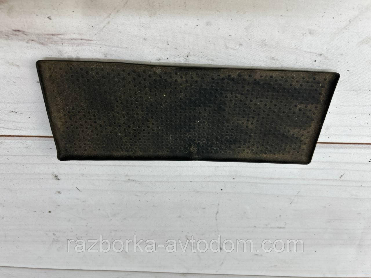 Килимок, заглушка гумова центральної консолі VW Passat B5 (96-05) OE:3b0863301
