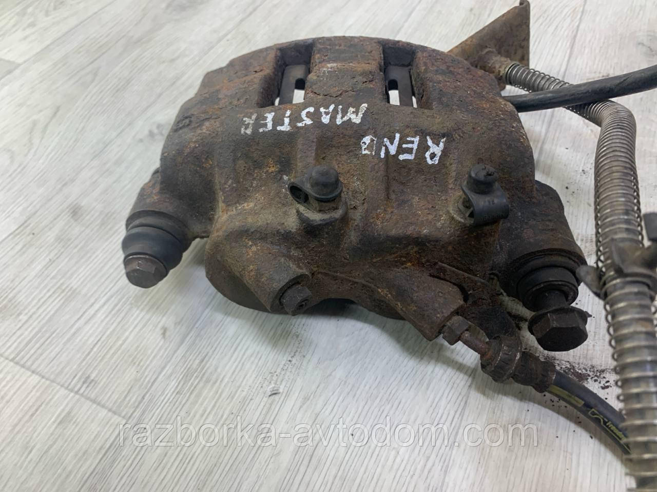 Суппорт передній правий R16/ два шланги Renault Master II (1998-2003) ОЕ:7701206725, 7701049696
