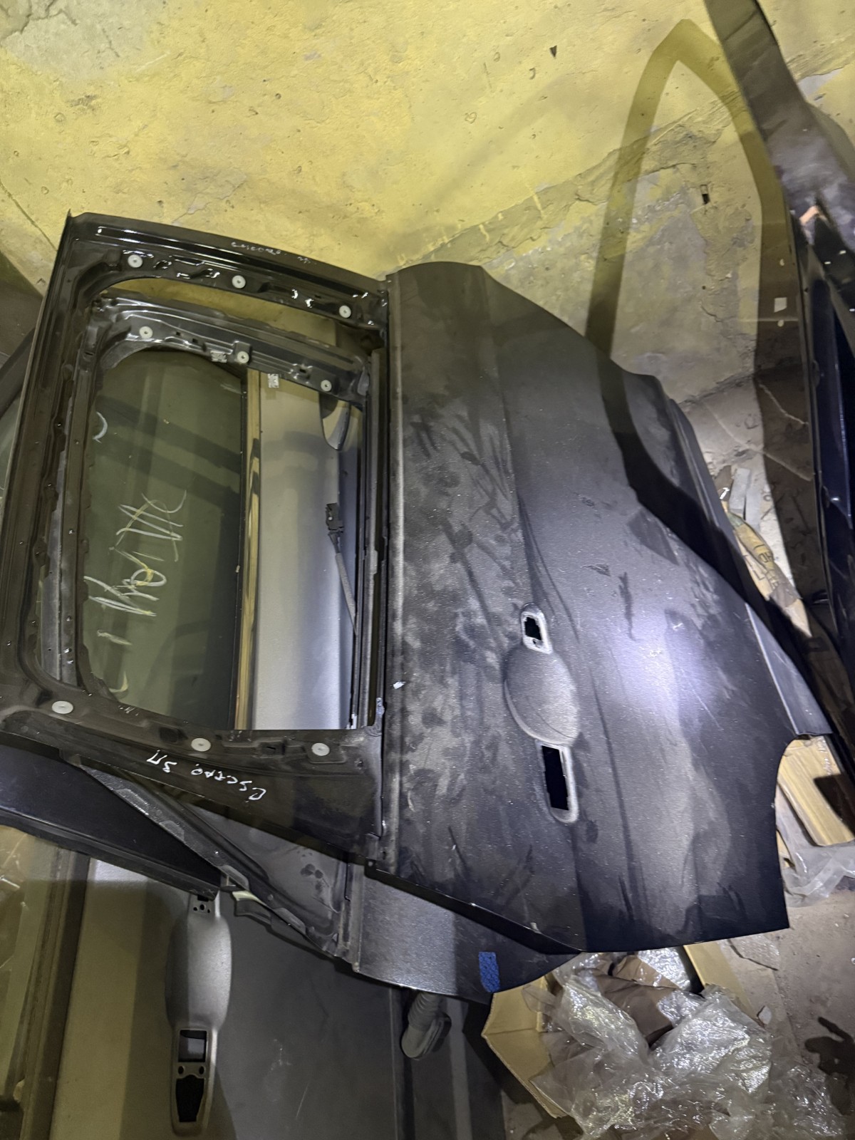 Двері Ford Escape 3