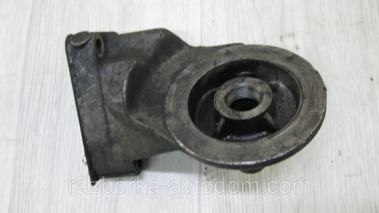 Корпус оливного фільтра VW Passat B3 (1988-1993), Audi 100 C3 (1982-1991) OE: 068115417T