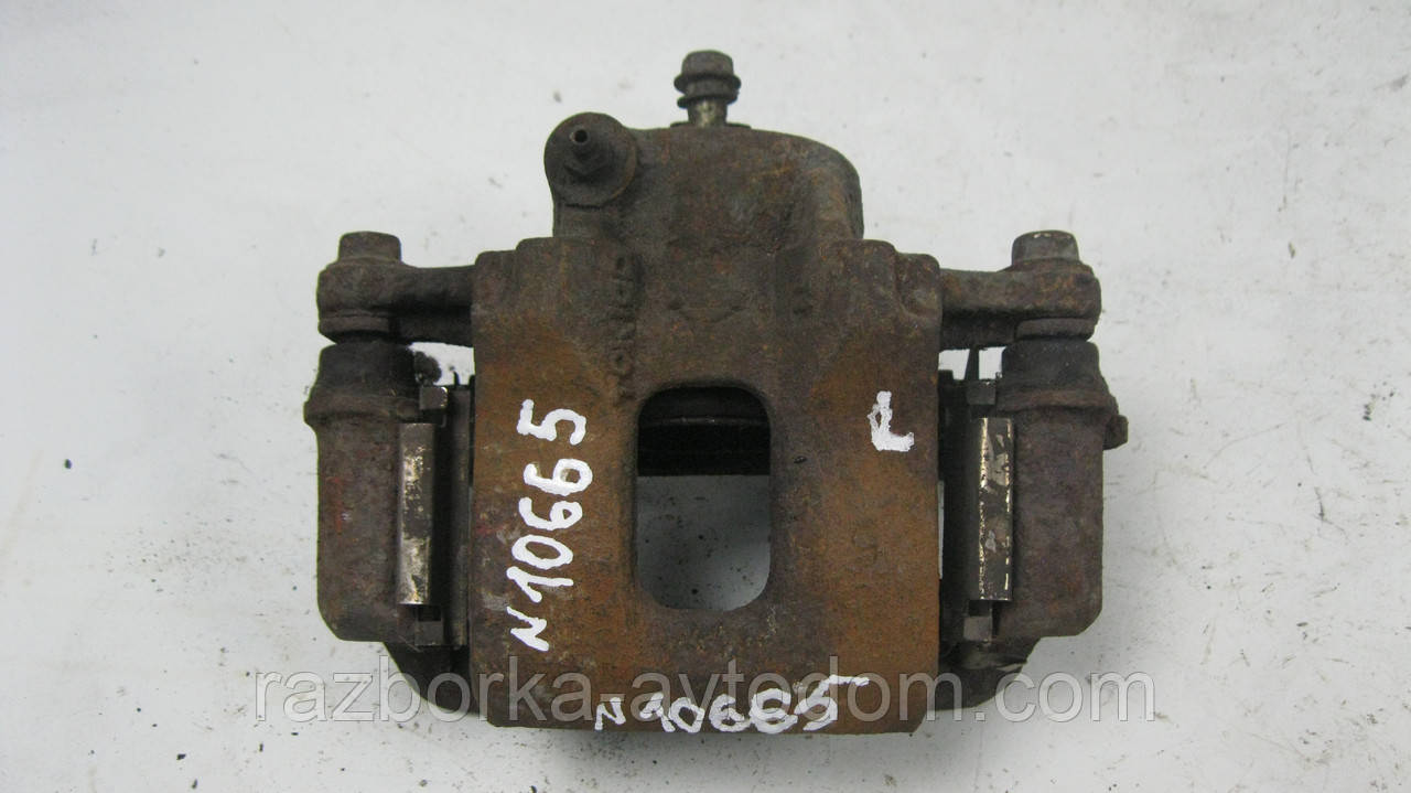 Суппорт передній лівий Nissan Bluebird U11 (1984-1988) OE:4101113E01