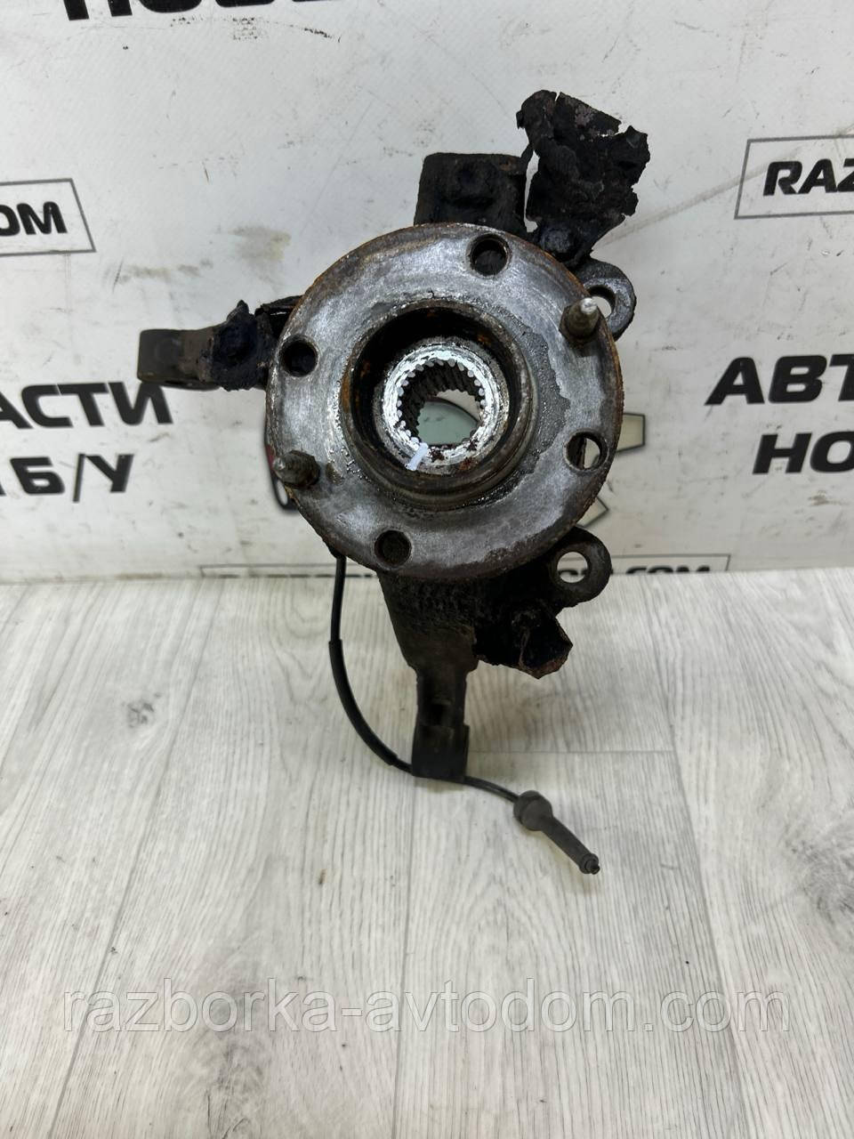 Поворотний кулак передній лівий (цапфа/ступця) Peugeot Bipper (07-16), Fiat Fiorino (07-), Citroen Nemo (07-) OE:3646A1
