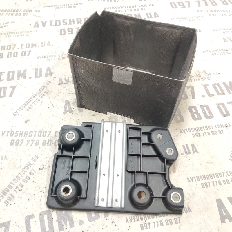 Крепіж акумулятора Infiniti Q50 (13-) 3.0 OEM 648664GF0A