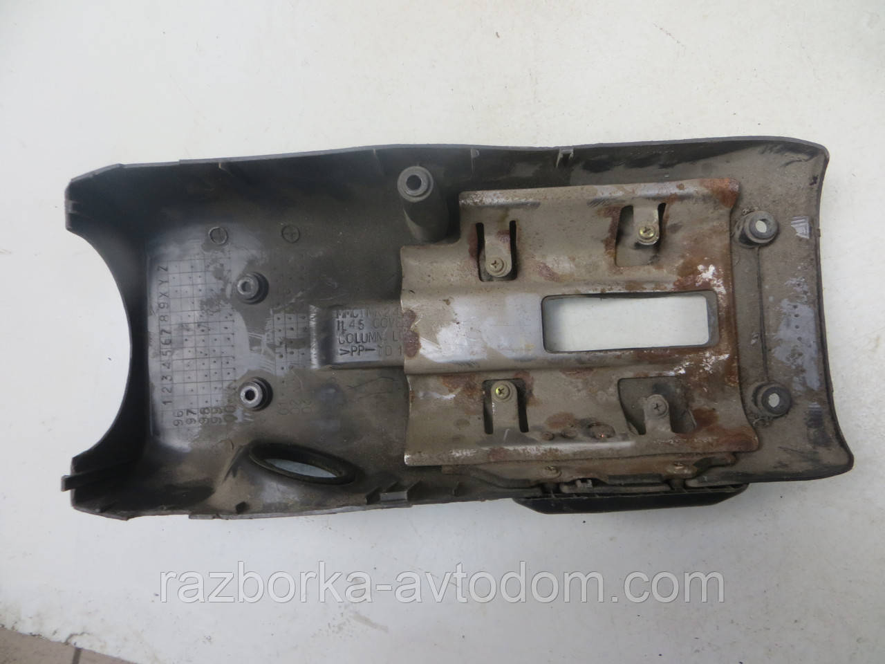 Кожух кермової колонки нижній Mitsubishi Pajero Sport 1 (1997-2009) OE:MR240231