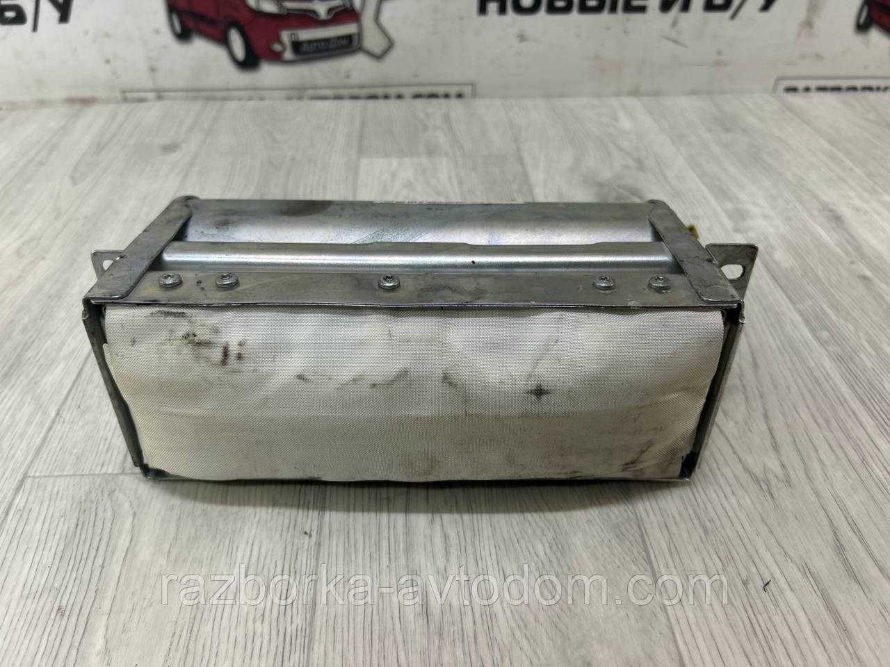Подушка безпеки (Airbag) у торпедо VW Passat B5 (96-05), Skoda Superb 1 (01-08) OE: 3B0880204H