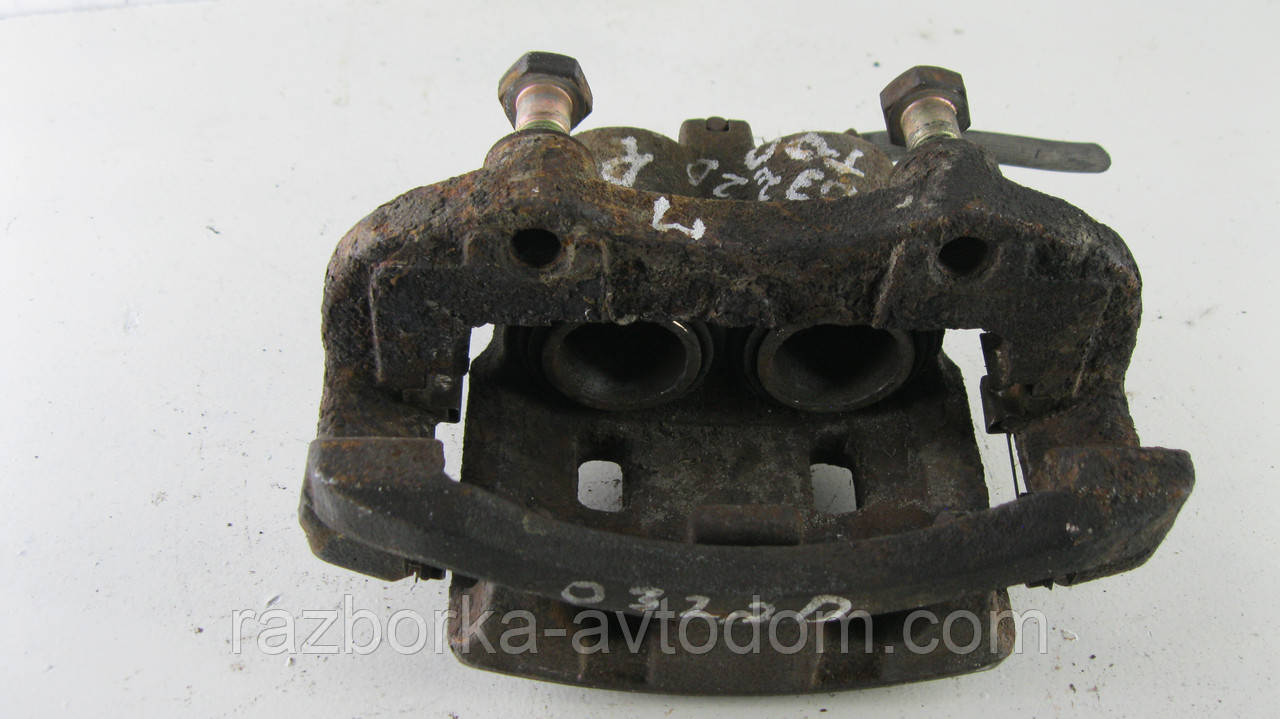 Суппорт гальмівний передній правий Nissan X-trail T30 (01-08) OE: 410018H300
