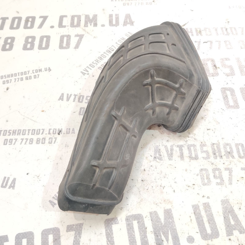 Патрубок повітряний Audi A4 B8 (07-15) 2.0 Дизель