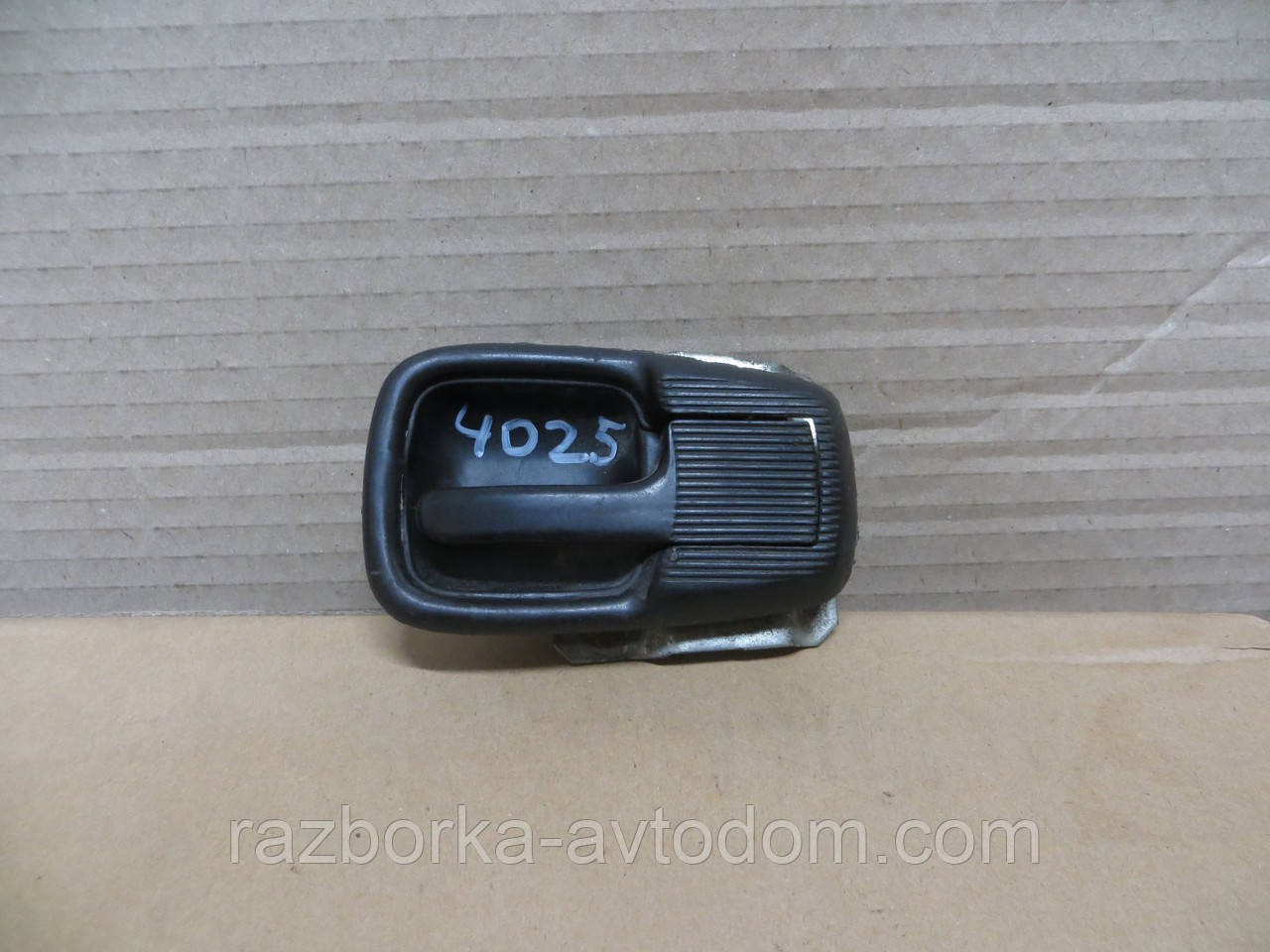 Ручка двері внутр передня права VW LT (75-96) 111837239B