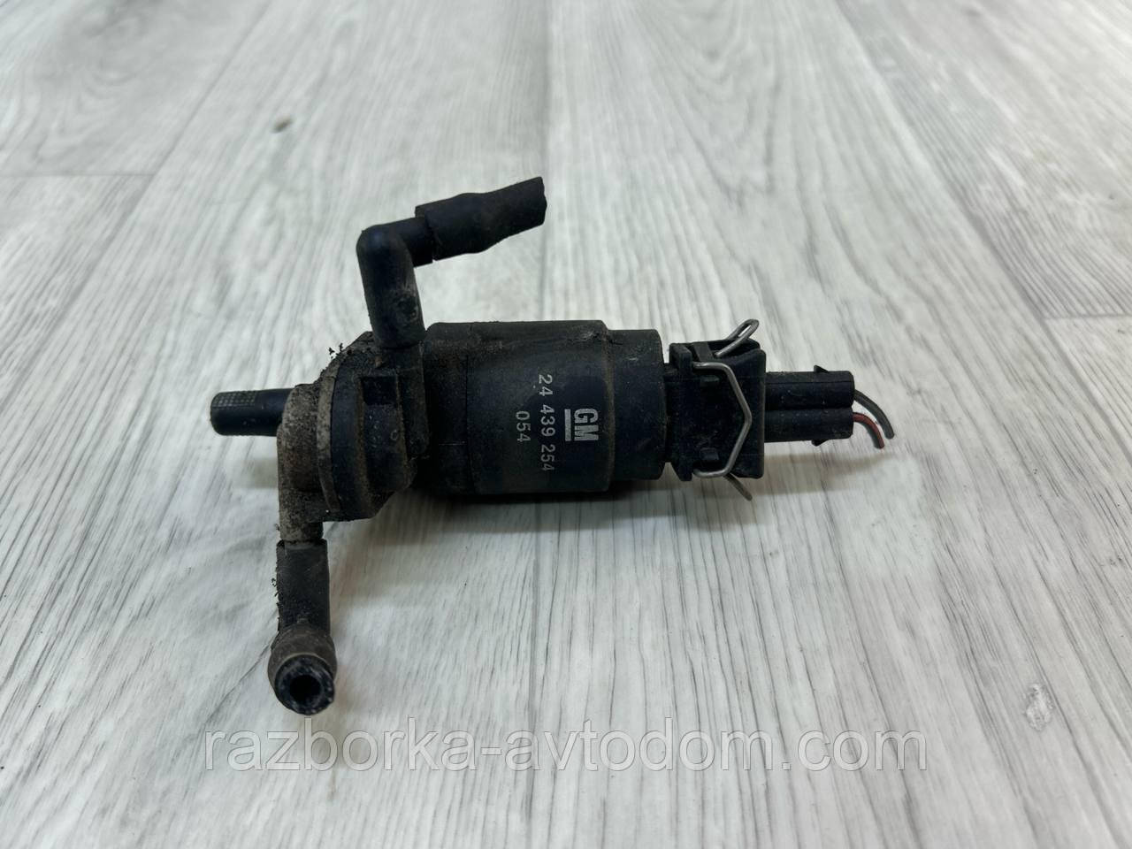 Моторчик-бачка омивача Opel Corsa C (00-06) OE:24439254