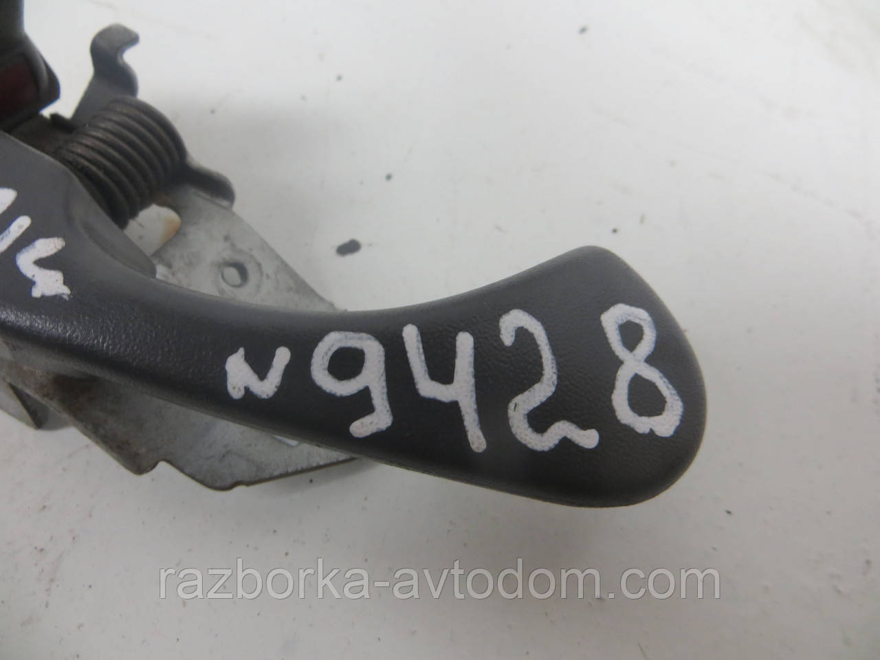 Ручка дверей внутрішньої лівої Mitsubishi Pajero Sport 1 (1997-2009) OE:MR634384