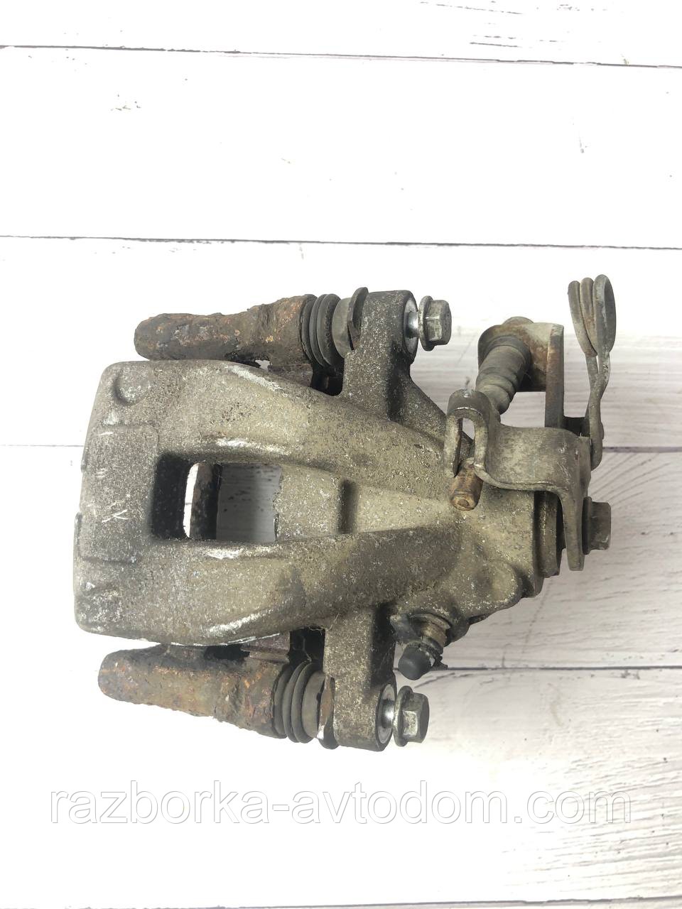Суппорт задній правий Citroen C4 (04-08)