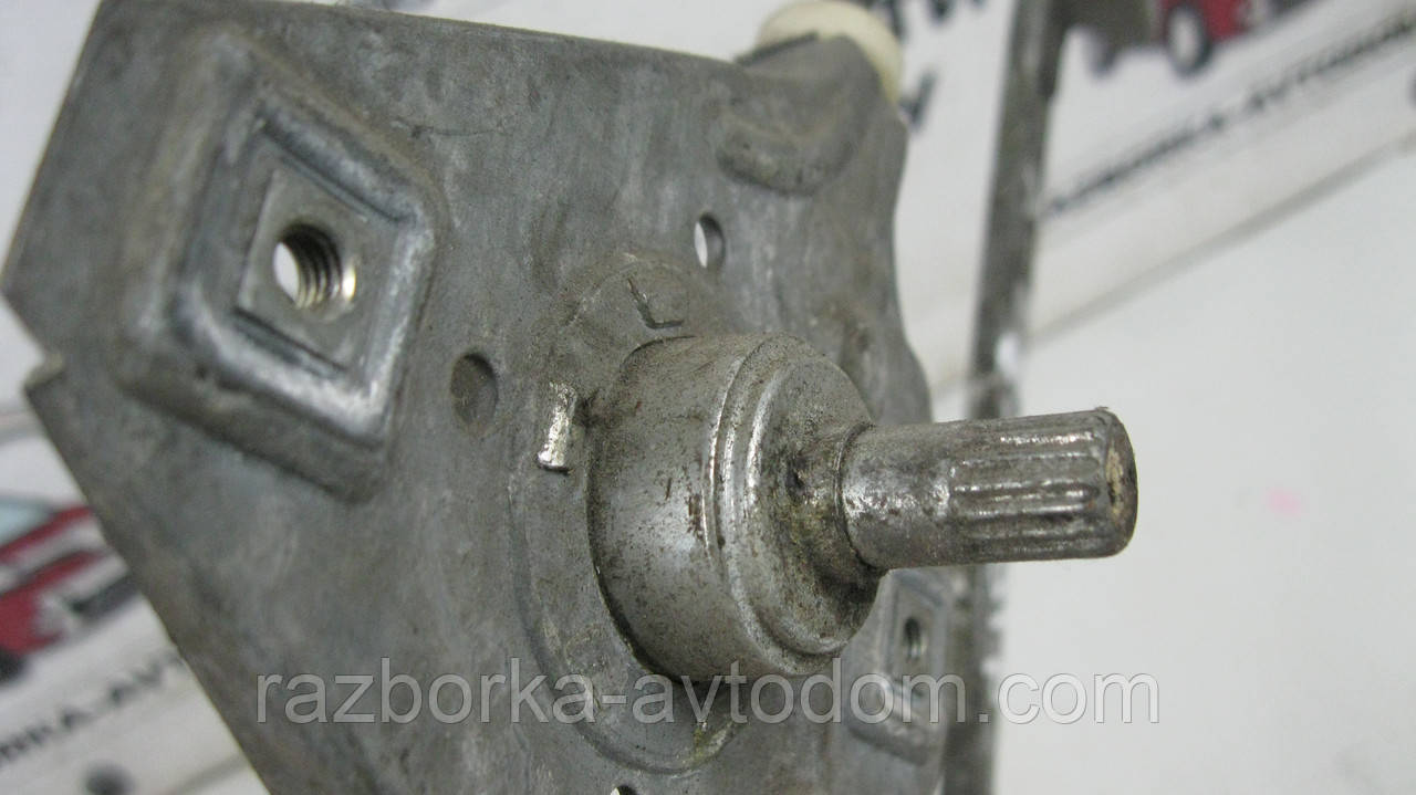 Склопідіймач задній правий (механічний) VW Passat B2, Santana (1980-1988) OE:323839400