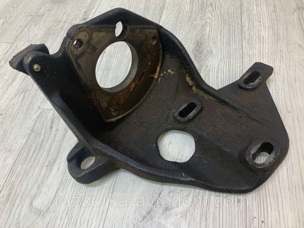 Кронштейн ТНВД VW Lt28-55 (1975-1996) OE: 069130147C