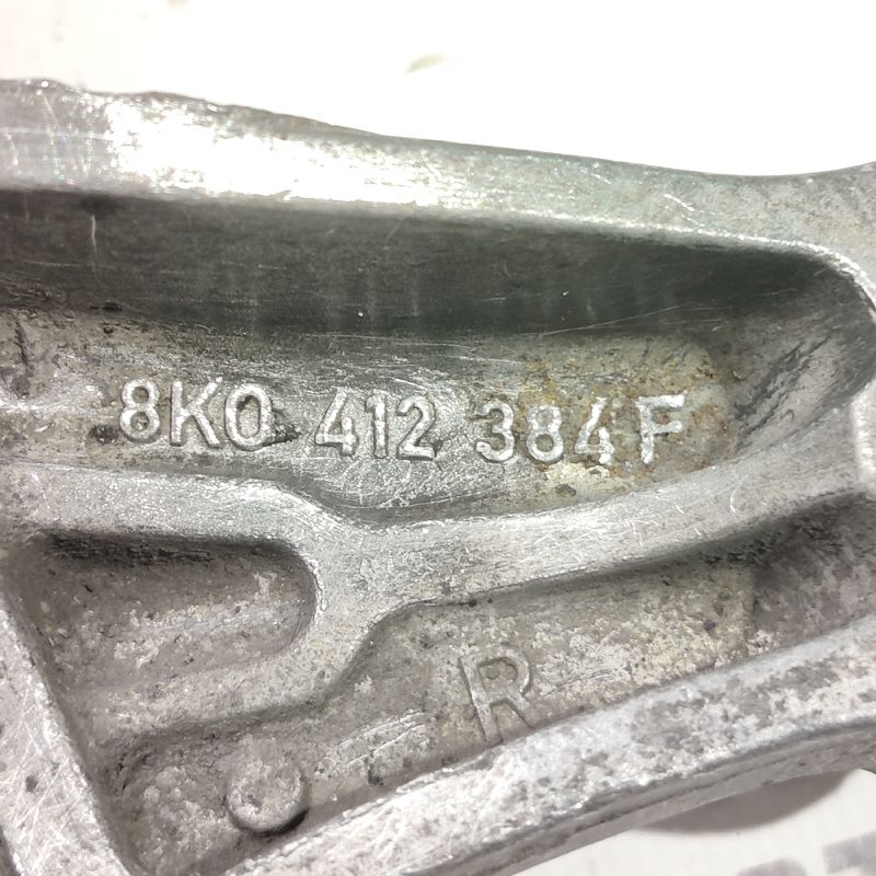 Опора амортизатора права Audi A4 B8 07-15 2.0D 8K0412384F