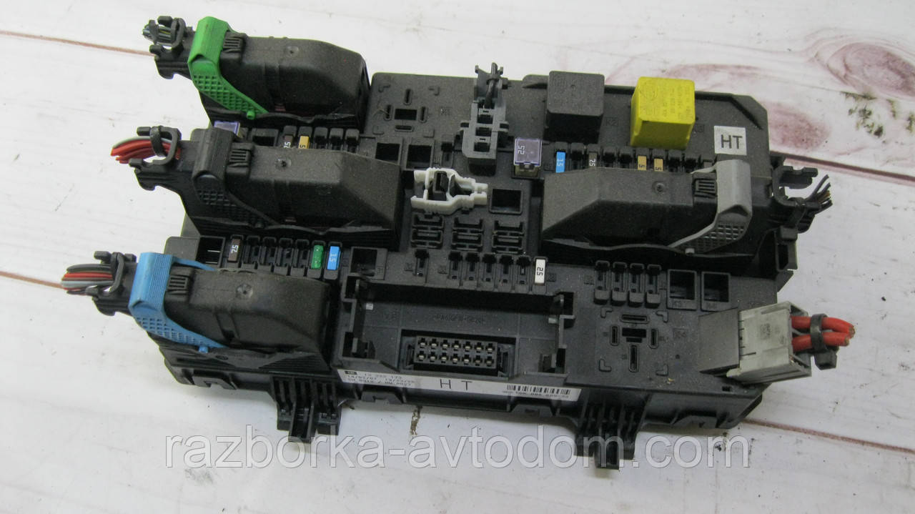 Блок запобіжників Opel Astra H (2005-2015), Zafira B OE:13222173