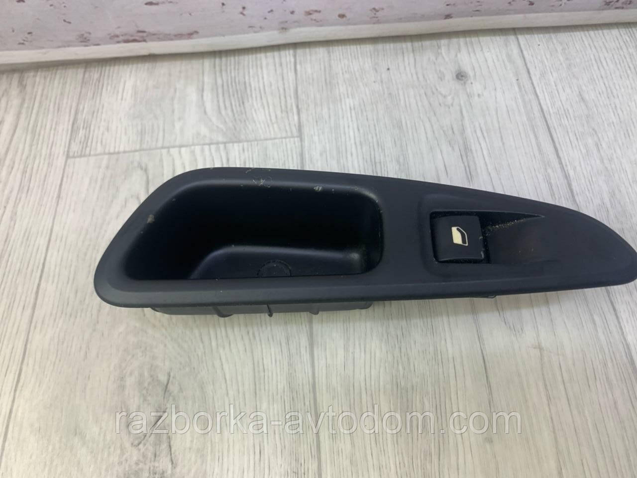 Кнопка склопідіймача задня права Peugeot 308 (07-13) OE:53269802,96573850XT
