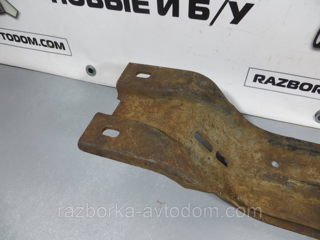 Поперечина кріплення двигуна передня Ford Fiesta MK2 (1983-1988) ОЕ: D84FB 6A087 AC
