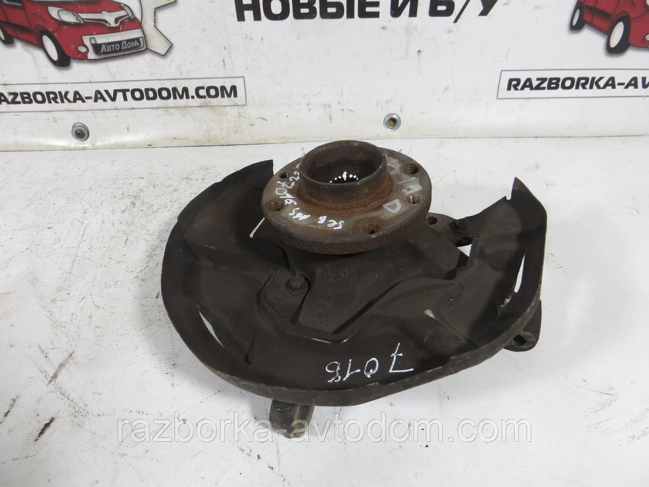 Поворотний кулак лівий без ABS 1.2 8 V, 1.4 8 V, 1.6 16 V, 1.9D FIAT DOBLO (2000-2005) ОЕ: 46538988