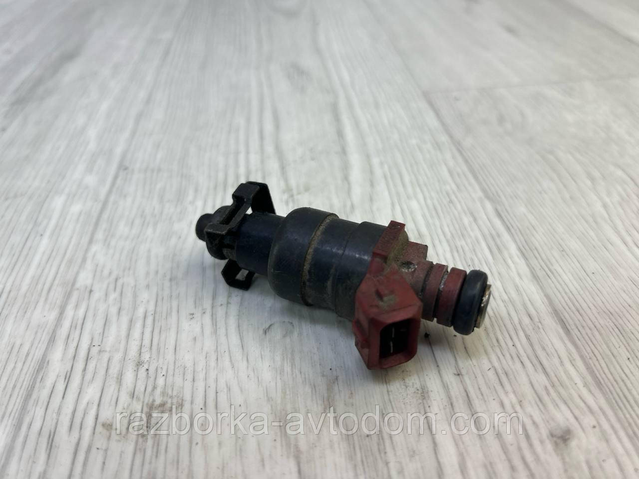 Форсунка бензинова 1.8i, 2.0i Opel Astra G, Omega B, Vectra B OE:5wk90761, 90501588