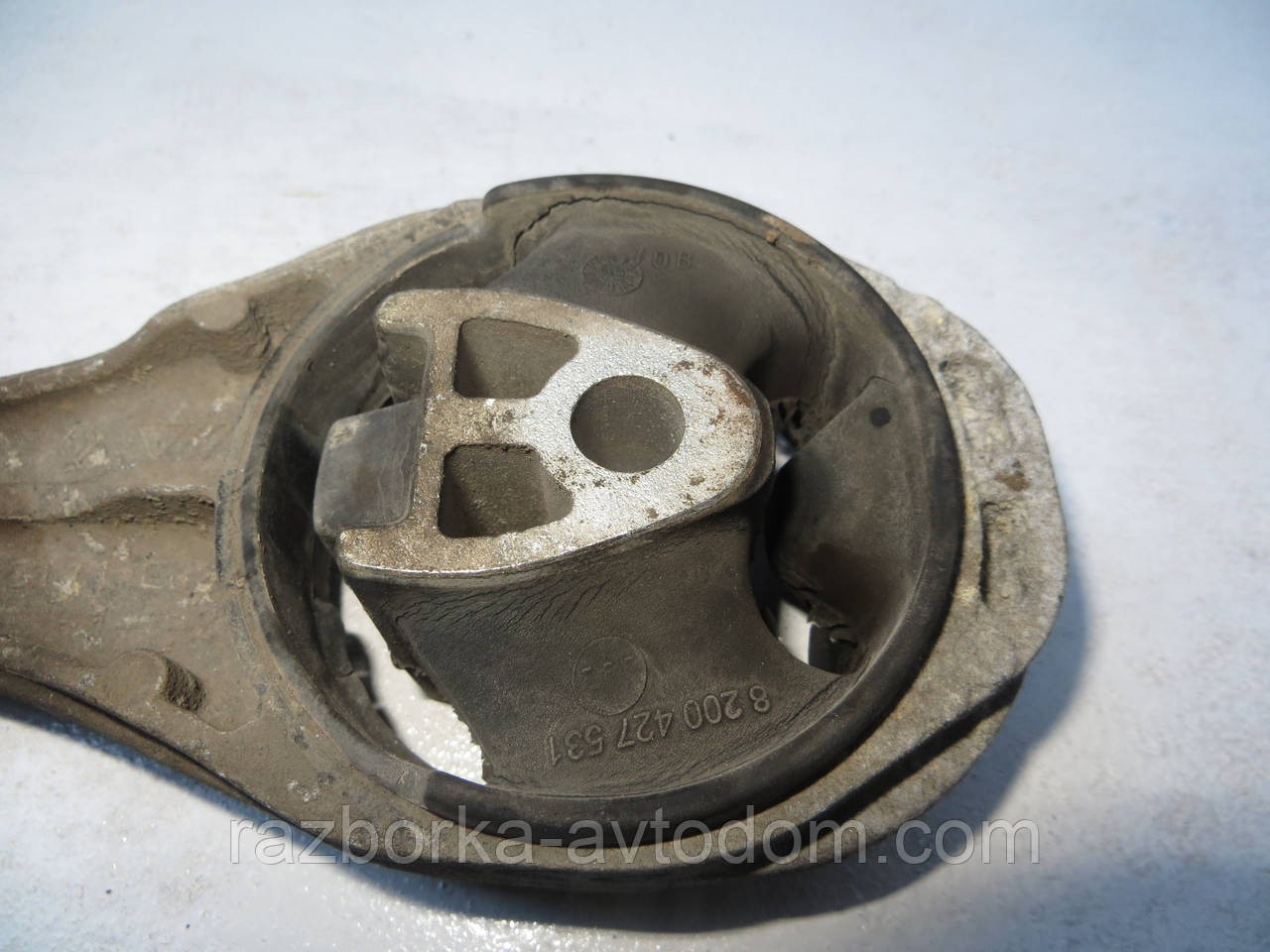 Подушка КПП задня (опора двигуна) Renault Kangoo (08-13) 8200427531