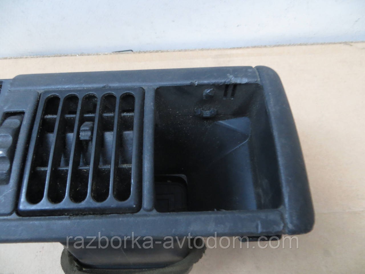 Дефлектор повітряний повітродув центральний Opel Corsa A (1982-1992) OE:90321026
