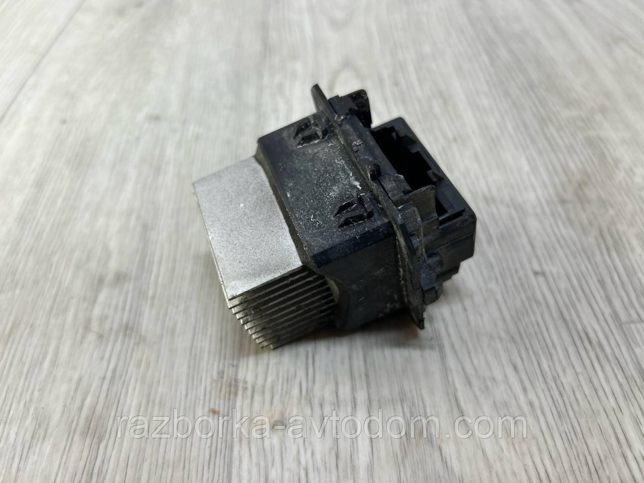 Резистор печки Renault Scenic 3 (09-), Megane 3, Grand Scenic 3, Clio 4 OE:t1017845r