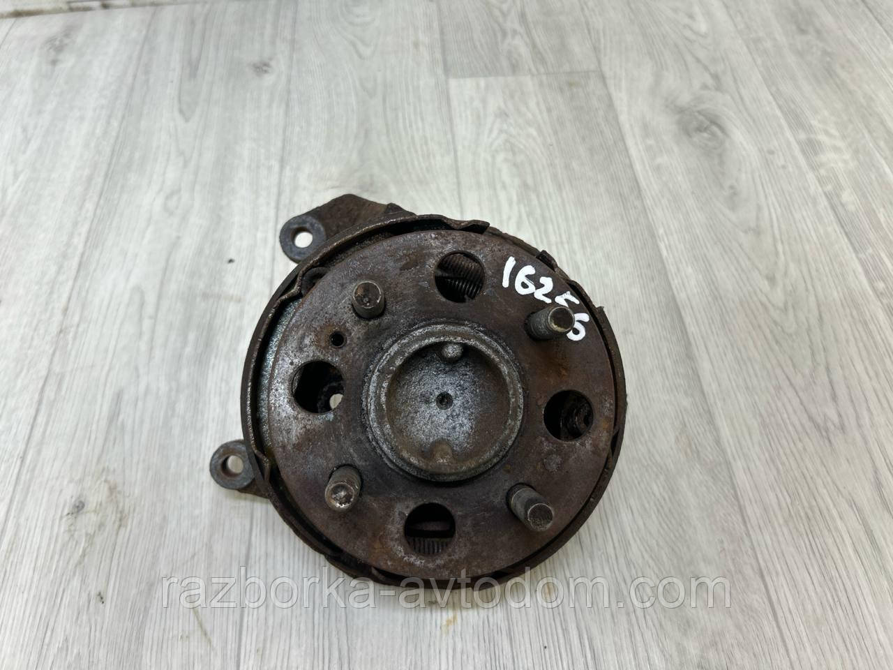 Ступиця задня ліва (з цапфою) Hyundai Getz (2002-2010) OE:9192510000