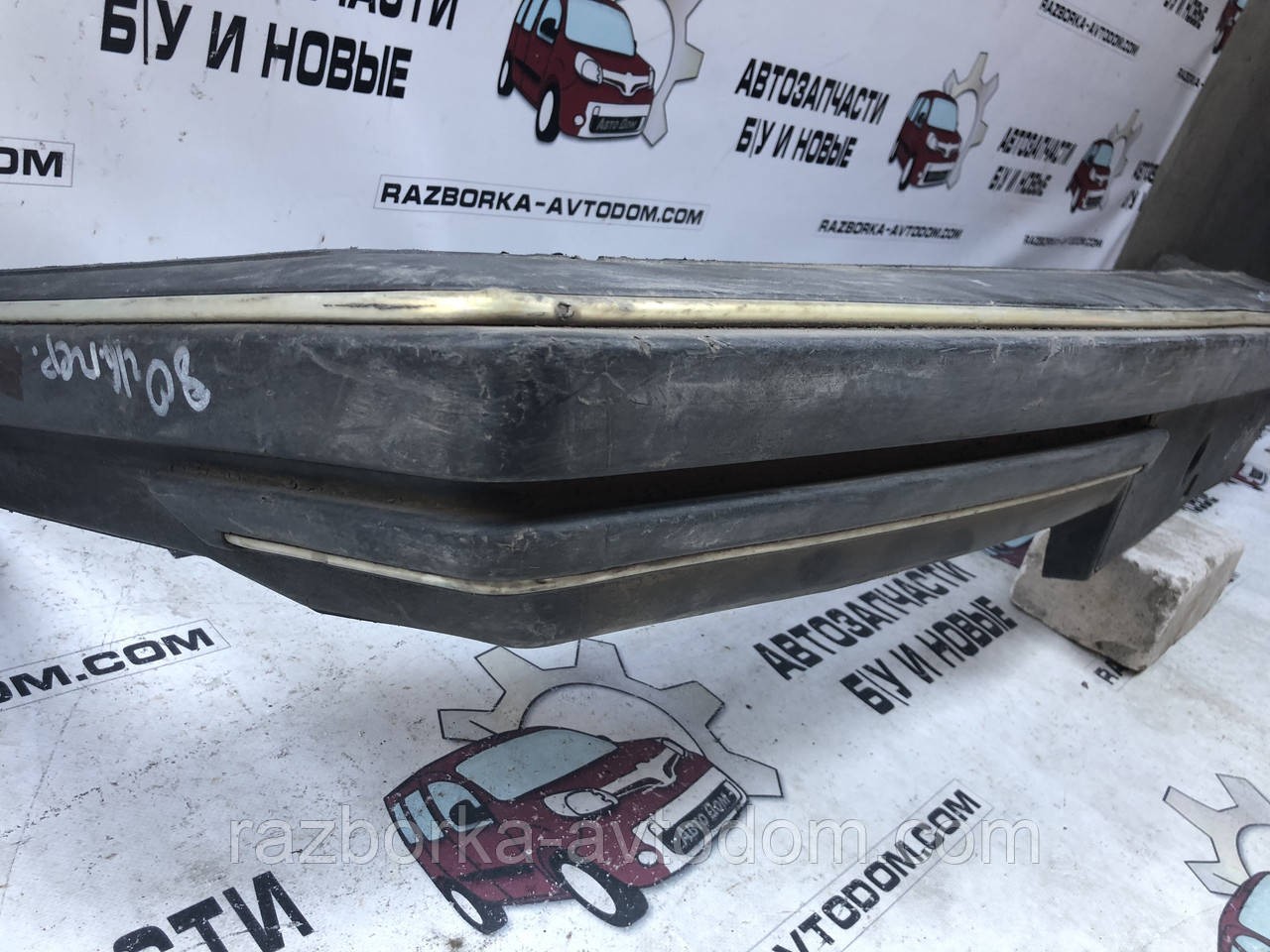 Бампер передній VW Santana B2 (81-84) OEM 325807221