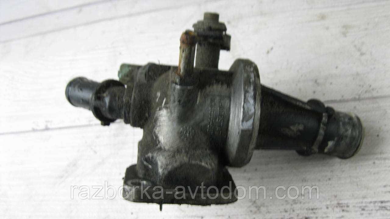 Корпус термостата Opel Combo C (2001-2011), Fiat Doblo, Panda 1,3CDTI OE:93177343, 55224023, 1338841