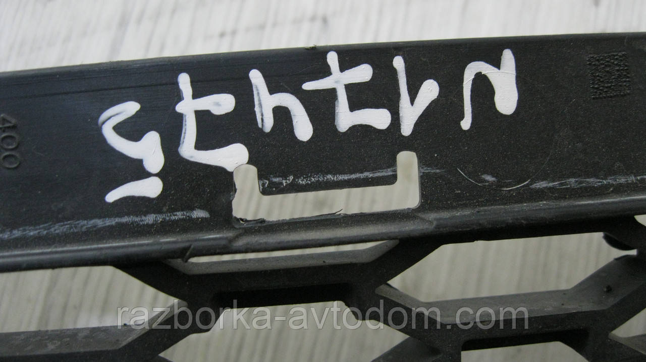 Решітка бампера переднього Dodge Journey (2008-), OE: 4011070029AC