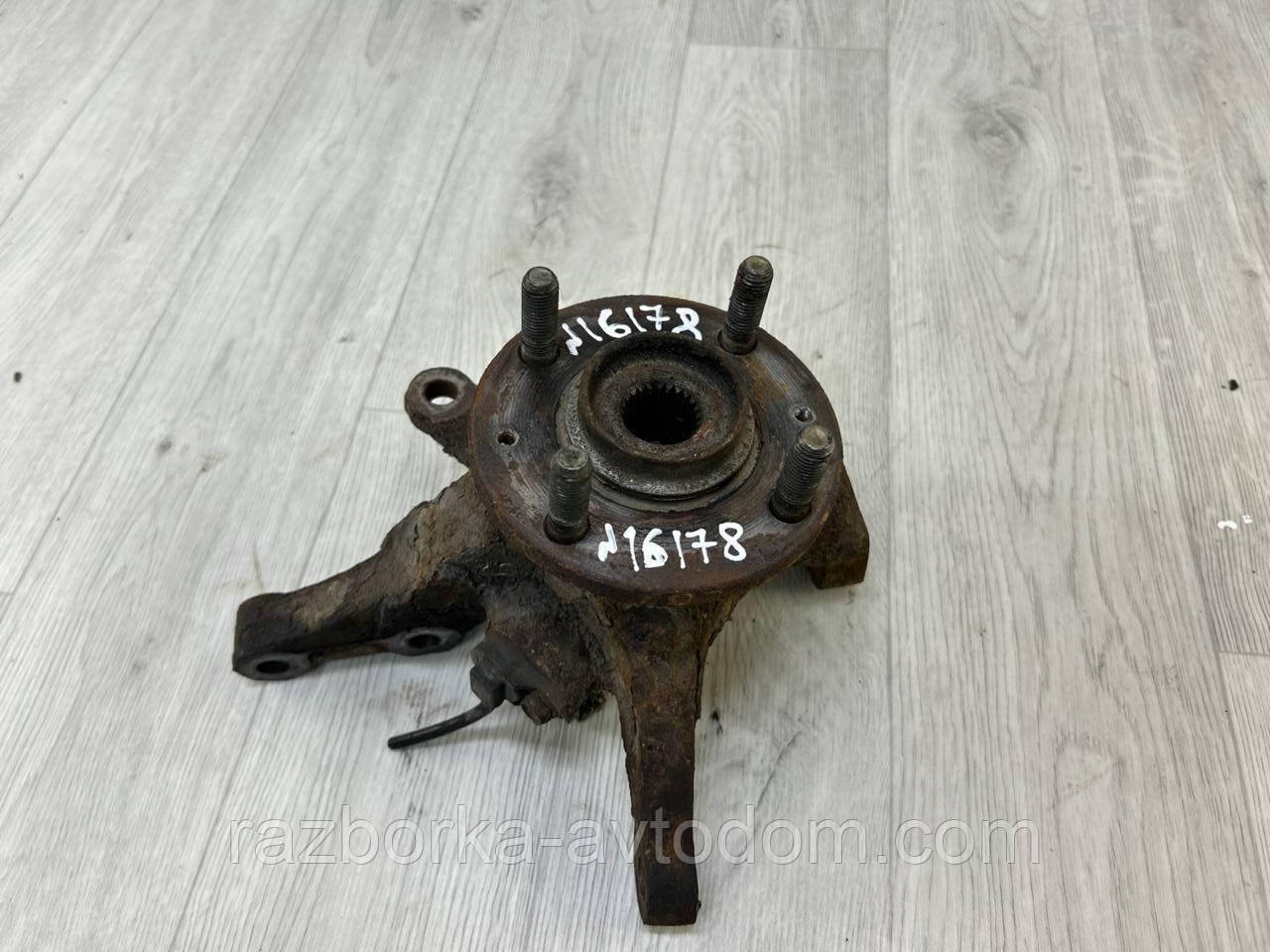 Поворотний кулак передній правий (ступочка) Hyundai Getz (02-10) OE:517161C200