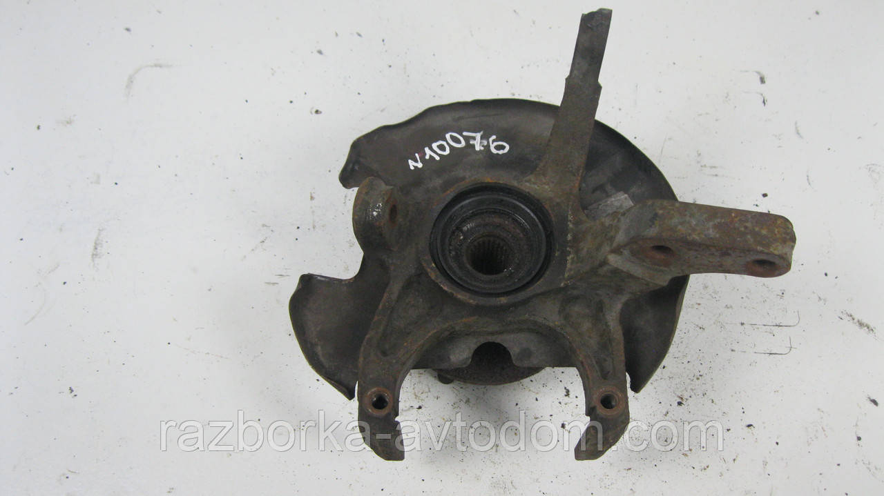 Поворотний кулак/ступиця передній лівий Nissan Micra K10 (1982-1992) OE:4001521B00