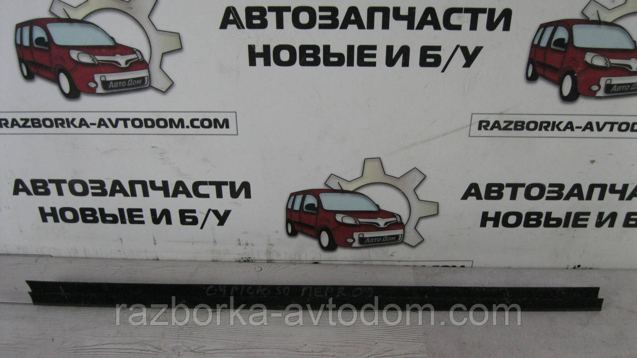 Ущільнювач скла дверей передньої правої (внутрішні) Citroen C4 Picasso (2006-2013) OE:9310J0