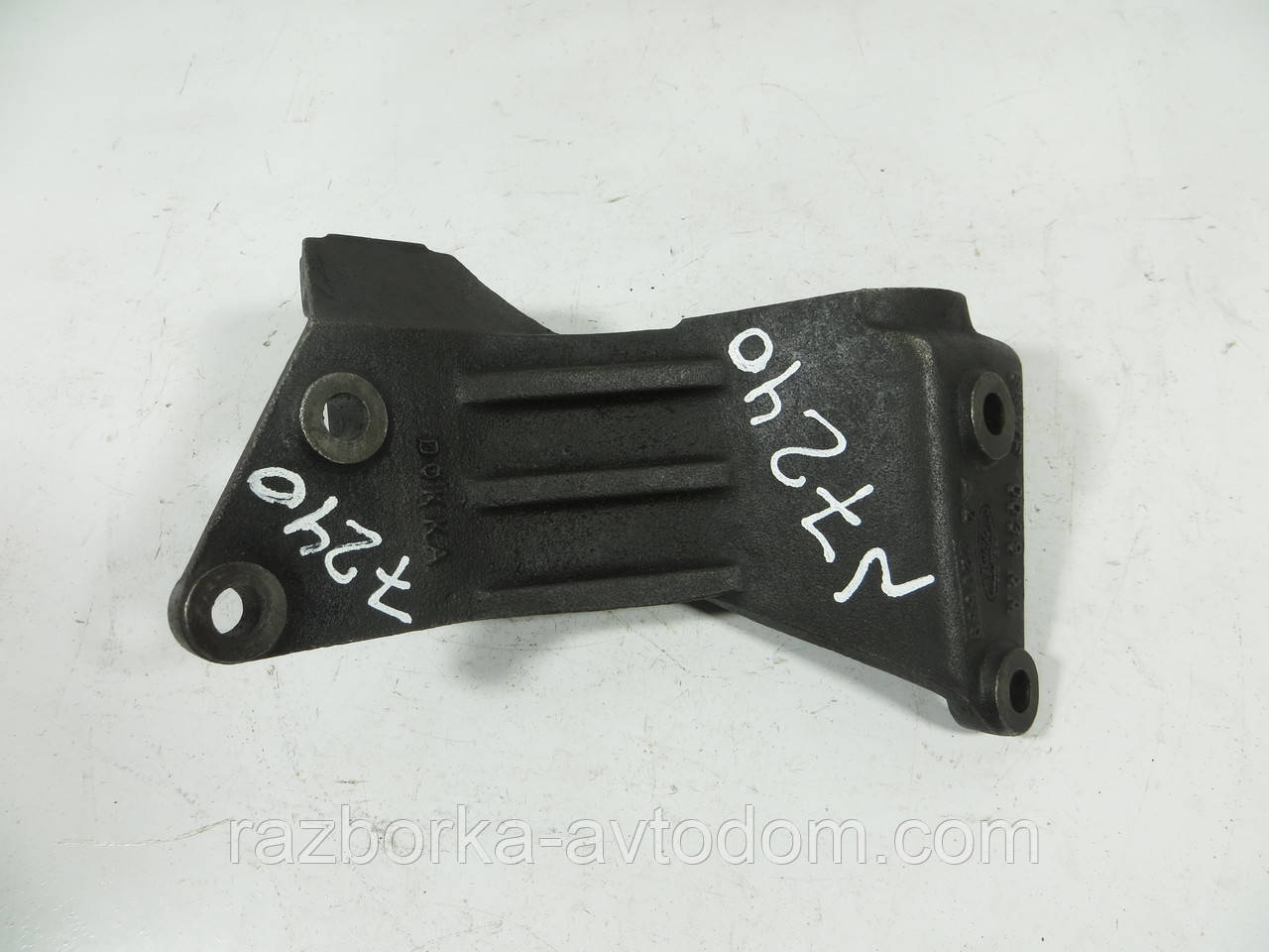 Кронштейн кріплення генератора Ford Sierra, Escort, Orion, Scorpio (1987-1993) 2.0 DOCH ОЕ: 88wf10039aa