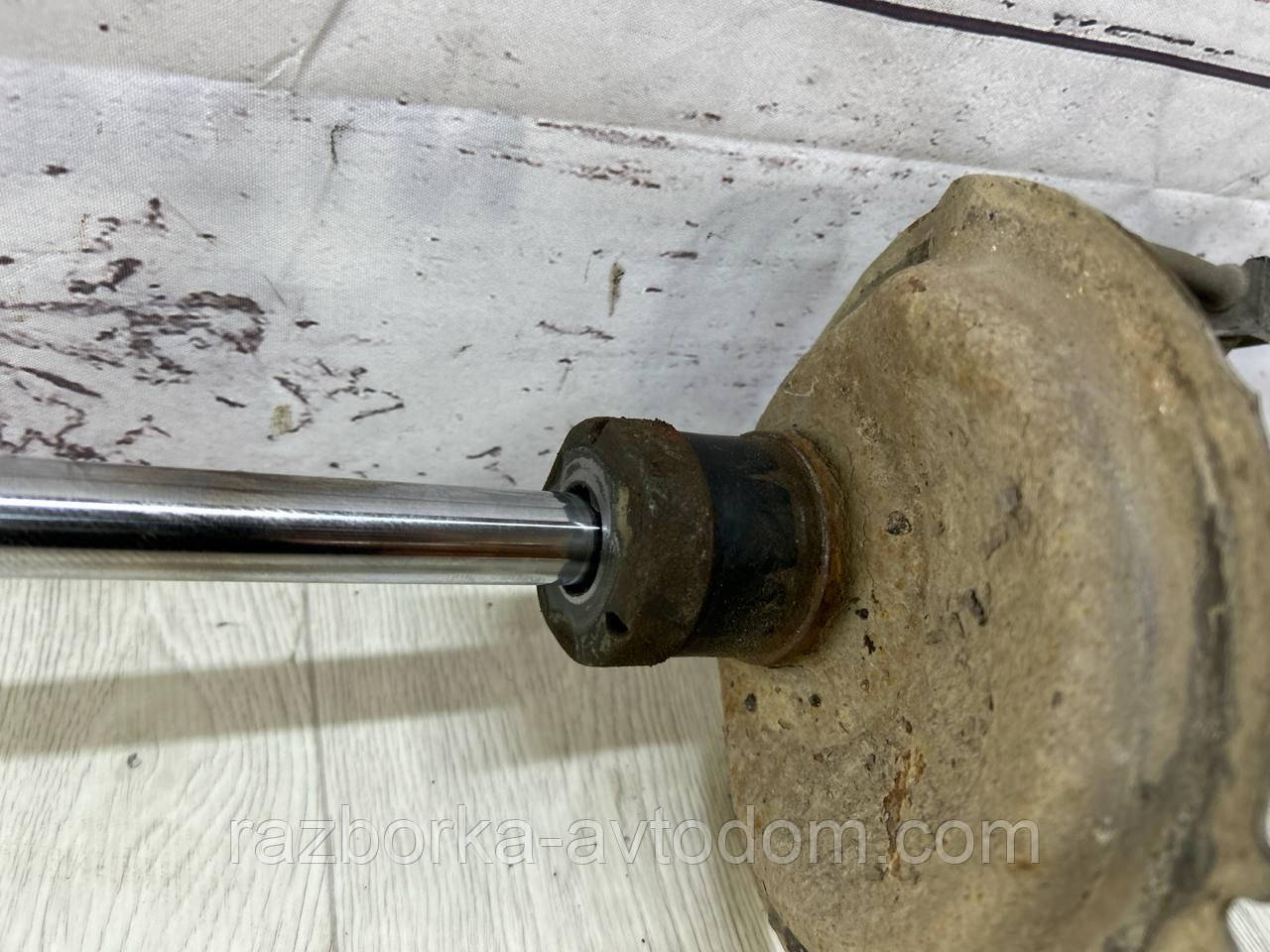 Амортизатор передній лівий Citroen C4 (04-10) OE:3452 Дефект: запотівання