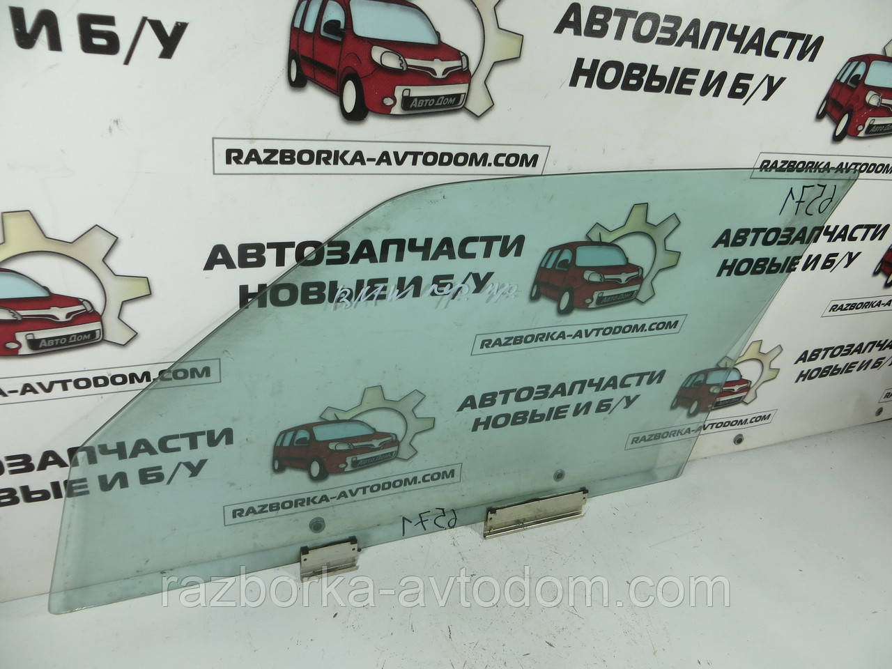 Скло передніх правих дверей 2 дверцята BMW 3 E30 (1983-1993) ОЕ: 51 32 1 961 708