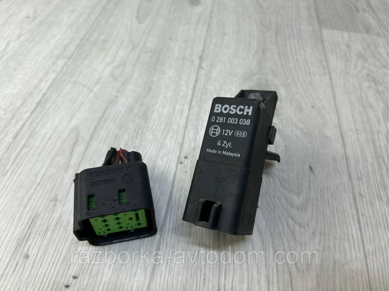 Реле свічок накала з роз'ємом Skoda Superb 1, VW Caddy 3, Touran, Passat B6, Crafter OE: 0281003038, 038973721b