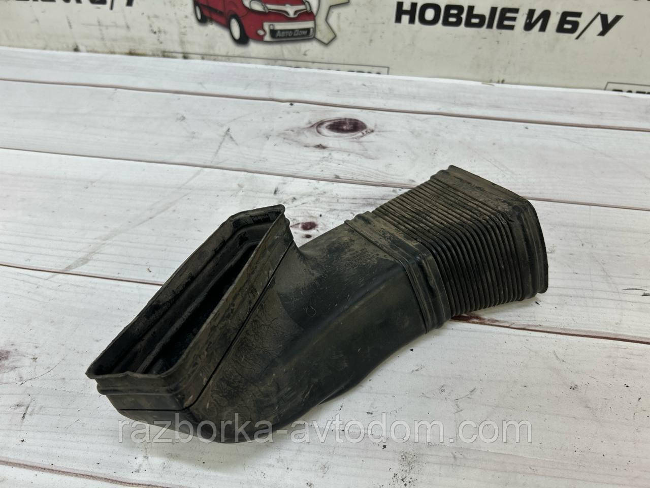 Повітродувка, повітрозабірник повітряного фільтра VW Passat B5 (96-00) OE:3b0129617d