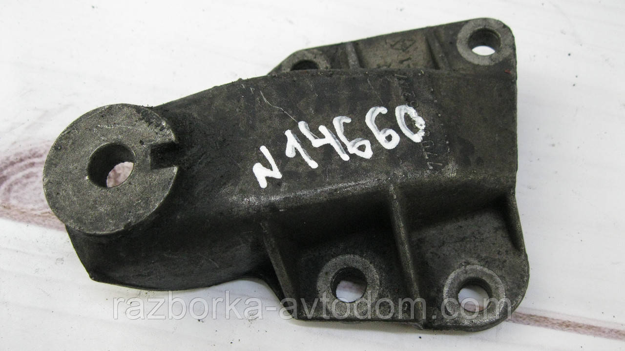Кронштейн подушки двигуна Renault 21 (1986-1996) OE:7700766247