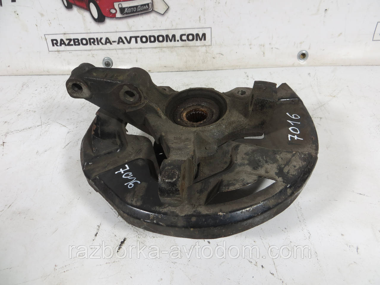 Поворотний кулак лівий без ABS 1.2 8 V, 1.4 8 V, 1.6 16 V, 1.9D FIAT DOBLO (2000-2005) ОЕ: 46538988