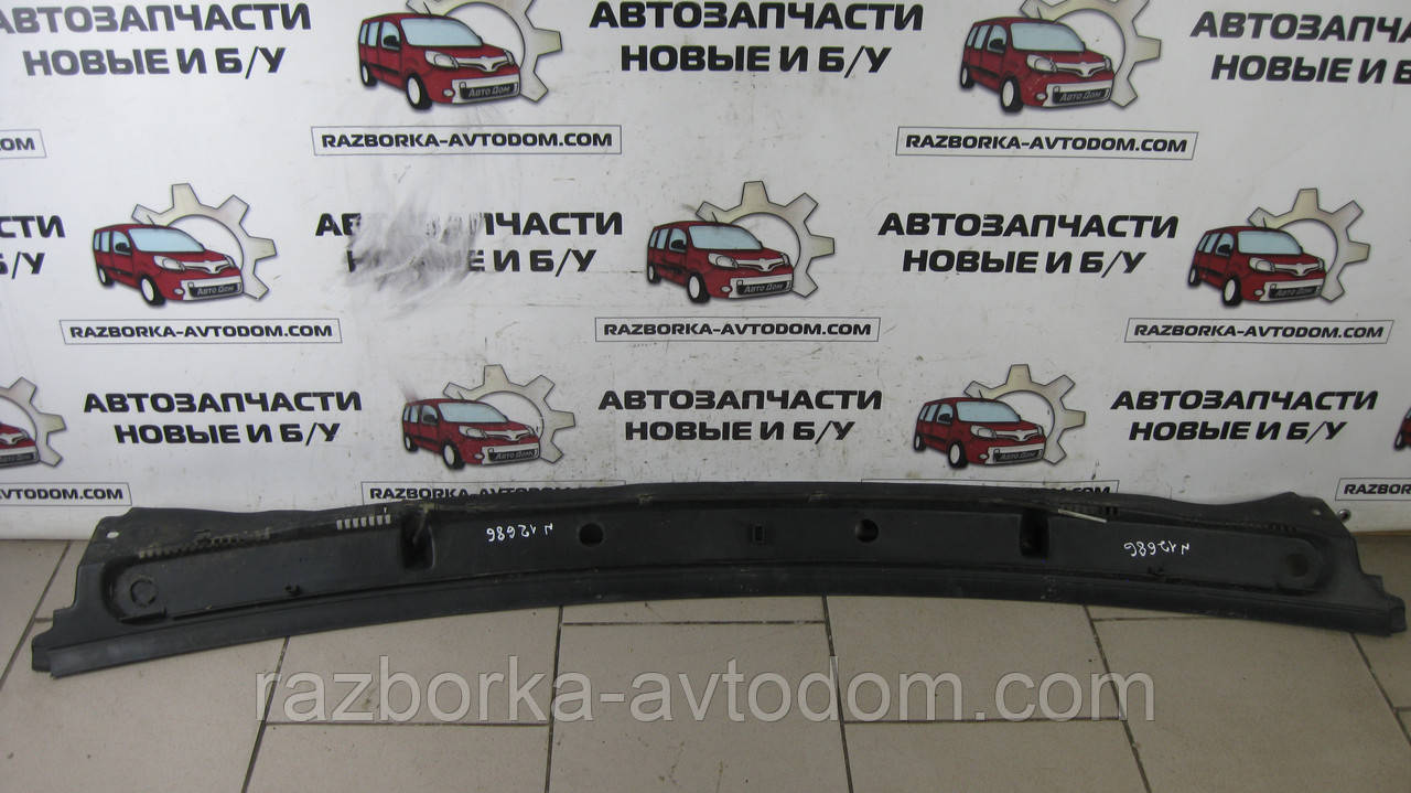 Пластик під лобове скло Renault Trafic, Opel Vivaro, Nissan Primastar (2000-2014) OE:8200020540