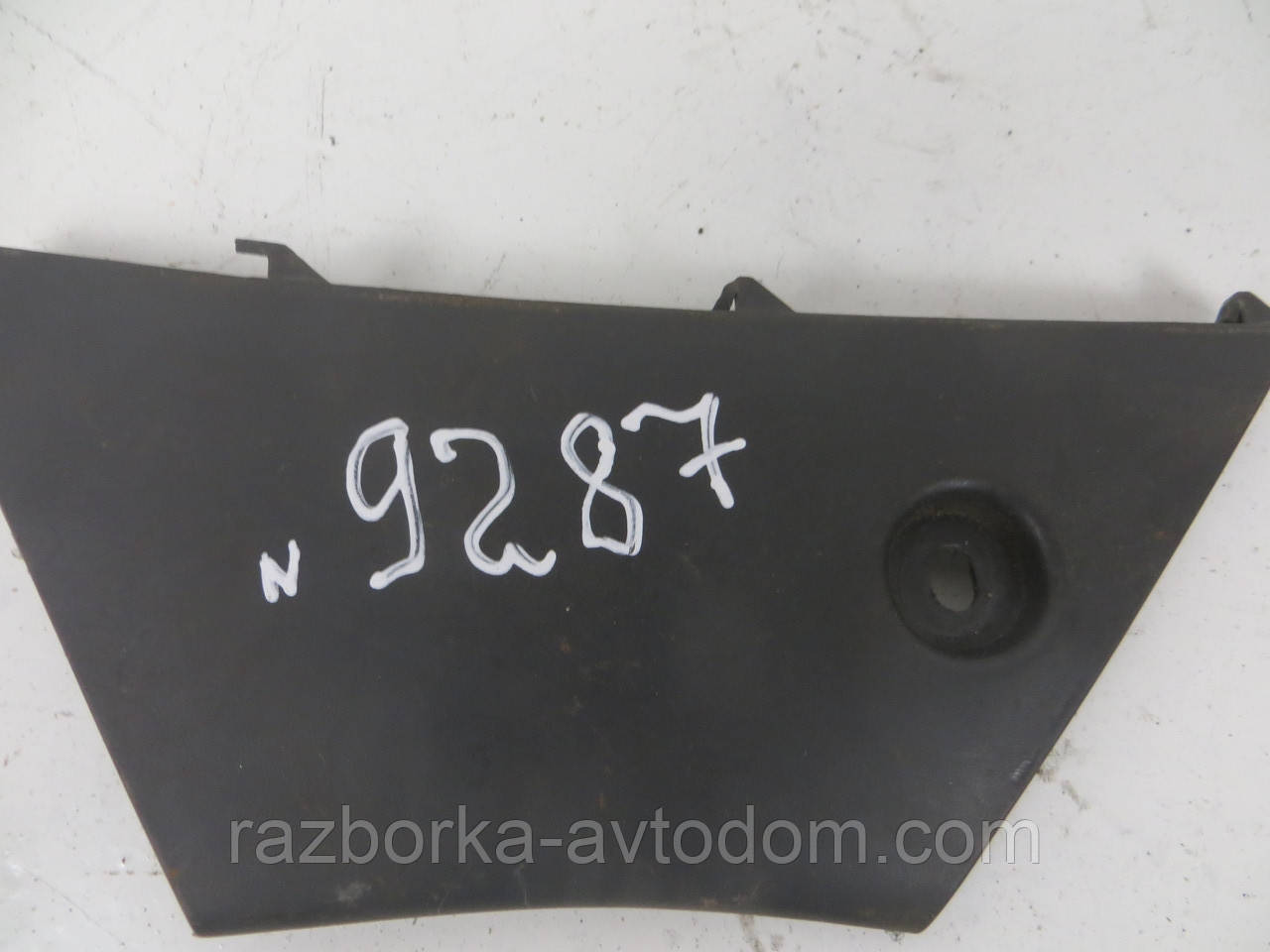 Накладка центральної консолі важеля права КПП Mitsubishi Pajero Sport 1 (1997-2009) OE:MR471917 фото 2