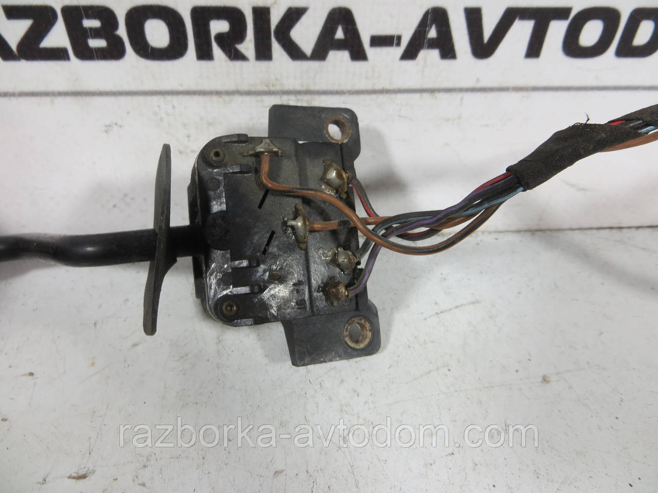 Підрулевий перемикач правий BMW E30, E24, E28 ОЕ: 13768674