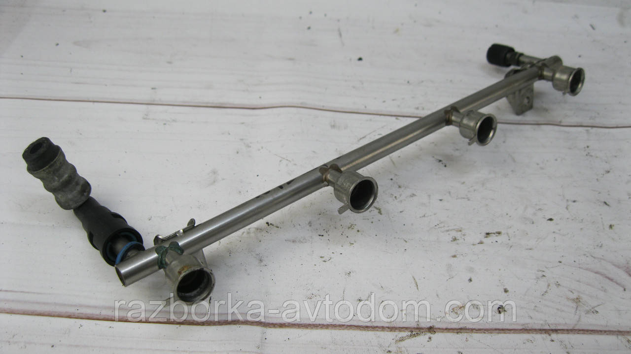 Паливна рампа форсунок Opel Astra H, Vectra C, Chevrolet Cruze 1,8i OE:55353803