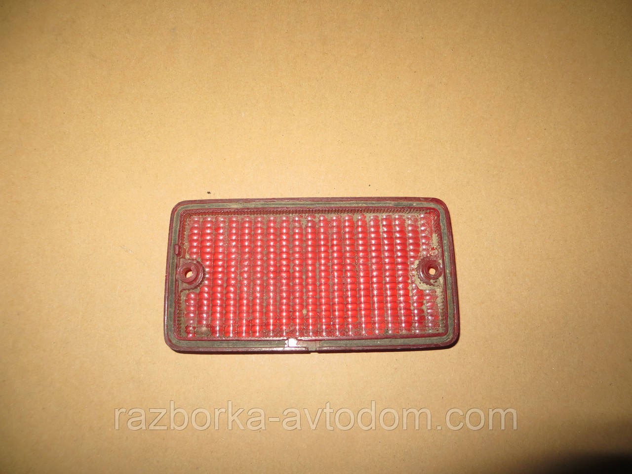 Скло фари задньої протитуманної Daihatsu Sporterak (89-92) OE:koito 236-11216